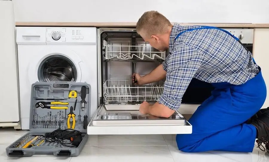 Dilovası İmmergas servisi teknisyen ekibi beyaz eşya tamiri yaparken